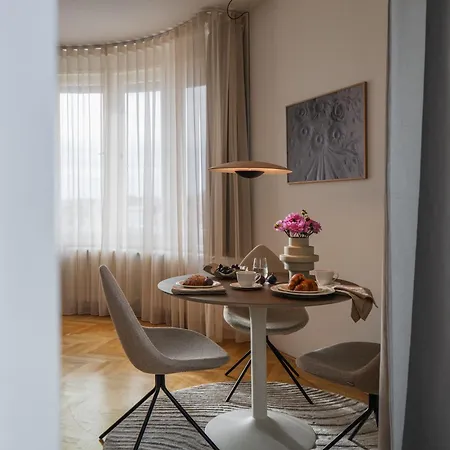 Days - Luxury In Hip Area - 