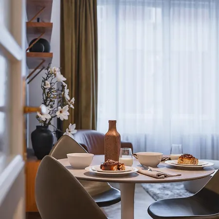 Days - Luxury In Hip Area - 