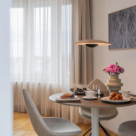 Days - Luxury In Hip Area - 