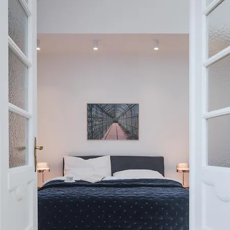 Days - Luxury In Hip Area - 