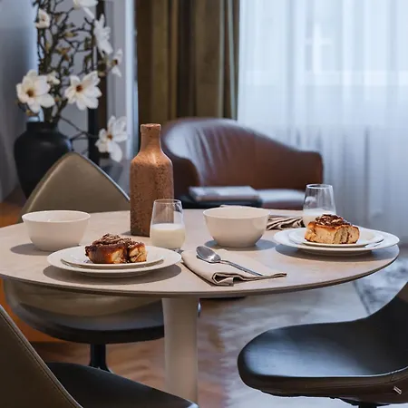 Days - Luxury In Hip Area - 