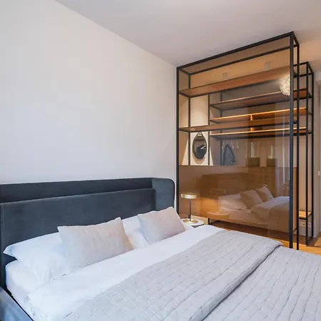 Days - Luxury In Hip Area - 