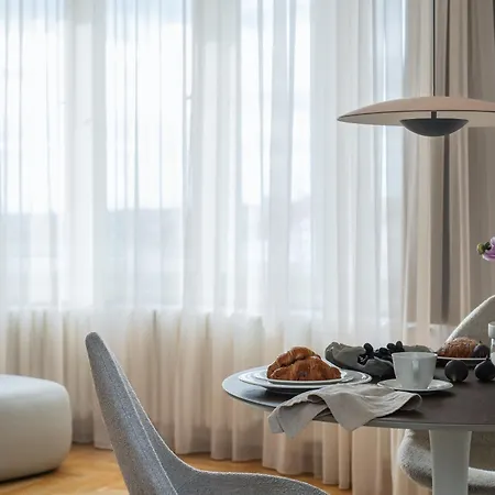 Days - Luxury In Hip Area - 