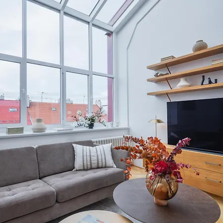 Days - Luxury In Hip Area - 