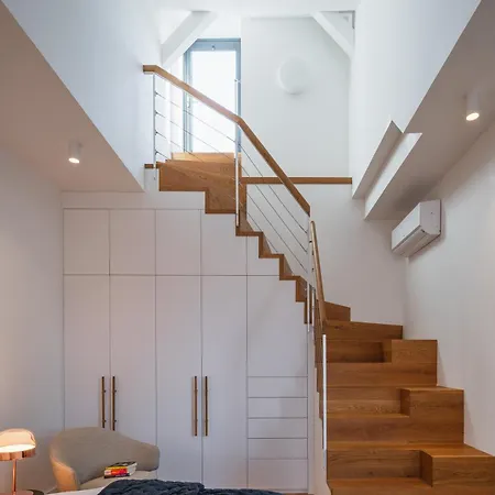 Days - Luxury In Hip Area - 