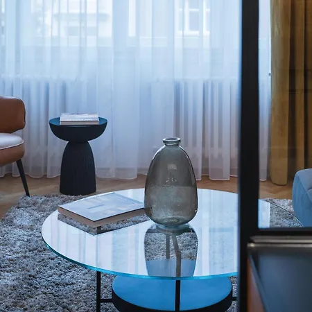 Days - Luxury In Hip Area - 