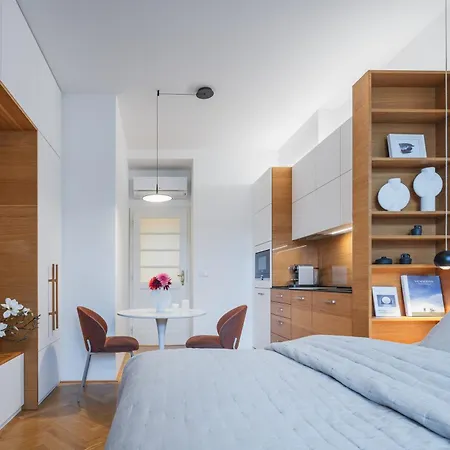Days - Luxury In Hip Area - 