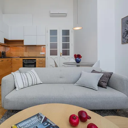 Days - Luxury In Hip Area - 