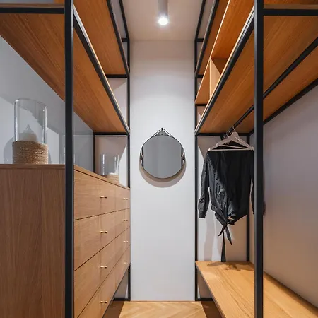 Days - Luxury In Hip Area - 