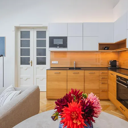 Days - Luxury In Hip Area - 