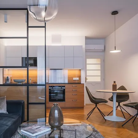 Days - Luxury In Hip Area - 