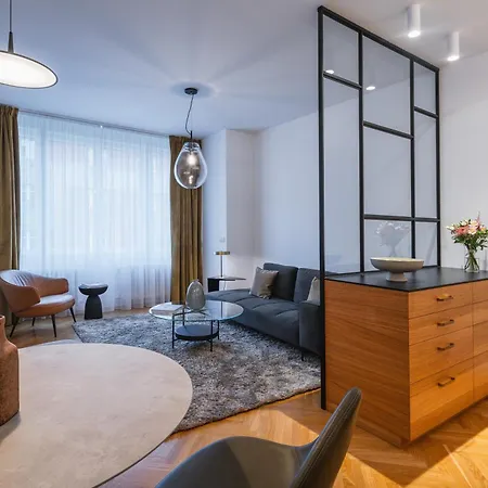 Days - Luxury In Hip Area - 