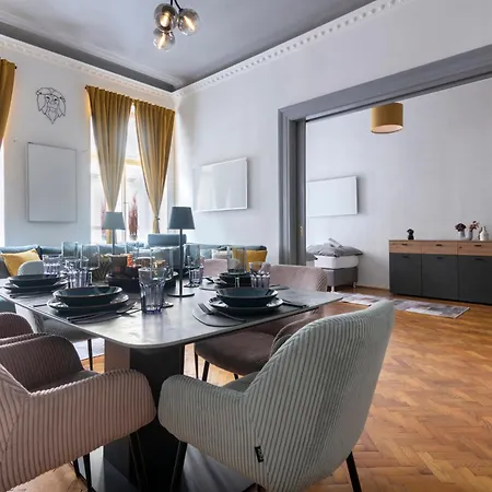 3 Bedroom Apartment *