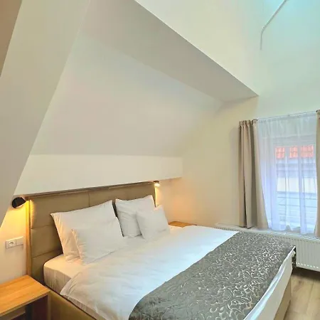 Karlova 4*