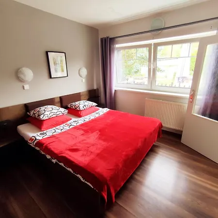 Cozy Gardens In Apartment