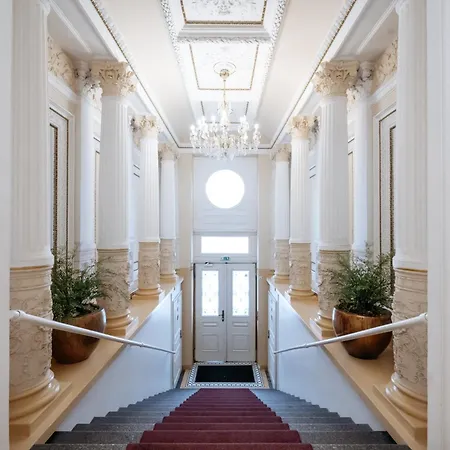 Days - National Museum Apartment