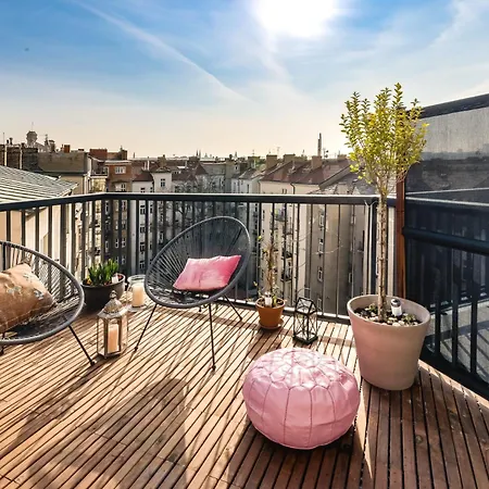 Days - Sunny Riverside With Terraces *