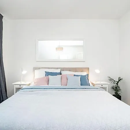 Amazing Two-bedroom With Terrace Apartment