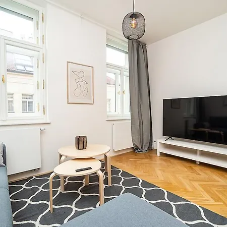 Amazing Two-bedroom With Terrace *