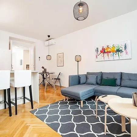 Amazing Two-bedroom With Terrace Apartment *