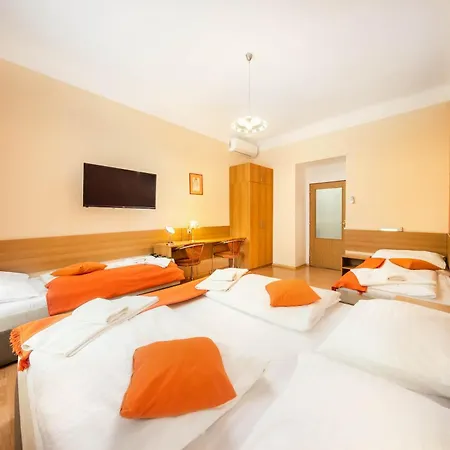 Golden Garni Hotel 3*