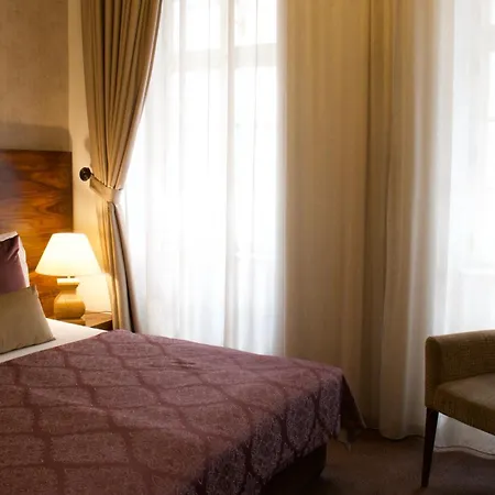 Agnes Hotel