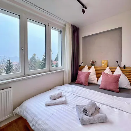 Jana's Wow Apt, 3 Room, Free Parking, 15'airpt, 25'city Appartement