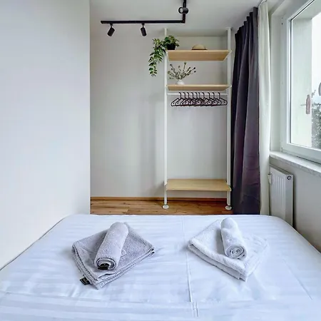 Jana's Wow Apt, 3 Room, Free Parking, 15'airpt, 25'city Prague