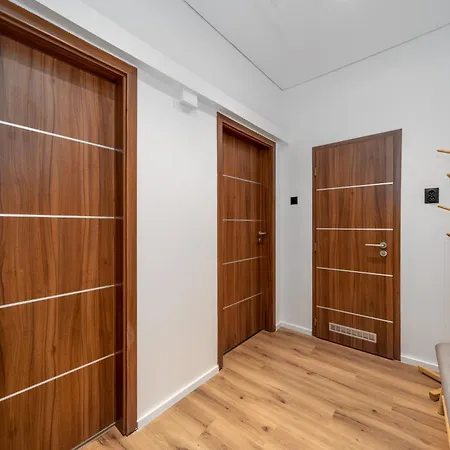 Spacious Flat Near Center Prague