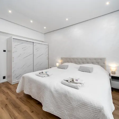 Apartment Spacious Flat Near Center Prague