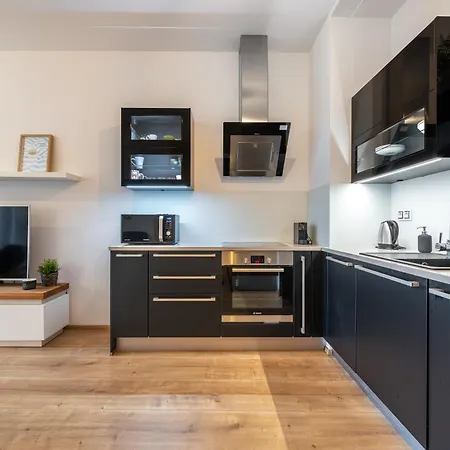Apartment Peaceful & Cozy Living In Vysehrad With A Balcony