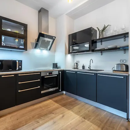 Peaceful & Cozy Living In Vysehrad With A Balcony *