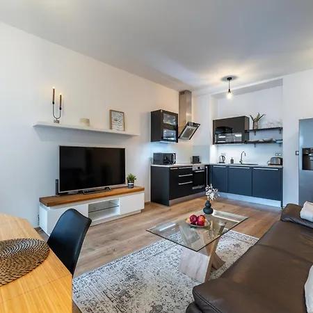 Peaceful & Cozy Living In Vysehrad With A Balcony Apartment Prag