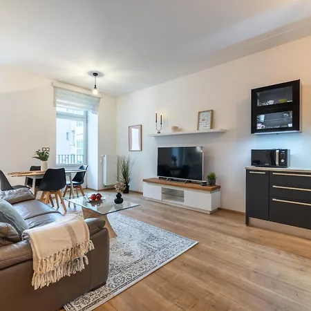 Peaceful & Cozy Living In Vysehrad With A Balcony Apartment *