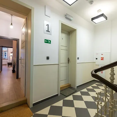 Peaceful & Cozy Living In Vysehrad With A Balcony * Prag