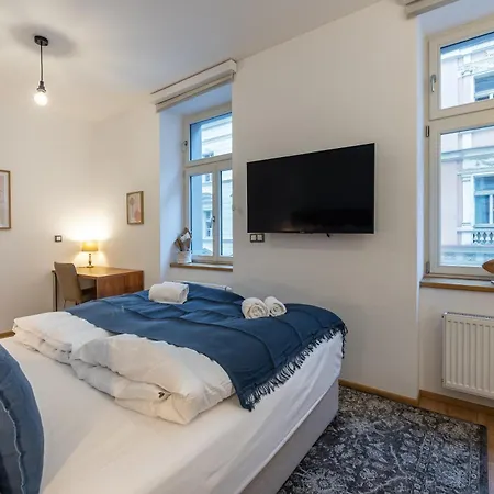 Apartment Peaceful & Cozy Living In Vysehrad With A Balcony Prag