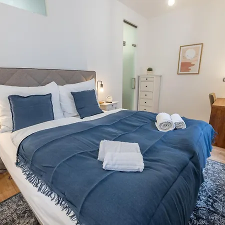 Peaceful & Cozy Living In Vysehrad With A Balcony * Prag