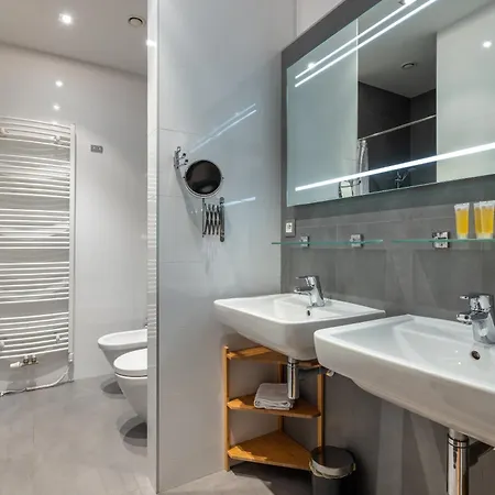 Apartment Peaceful & Cozy Living In Vysehrad With A Balcony Prag