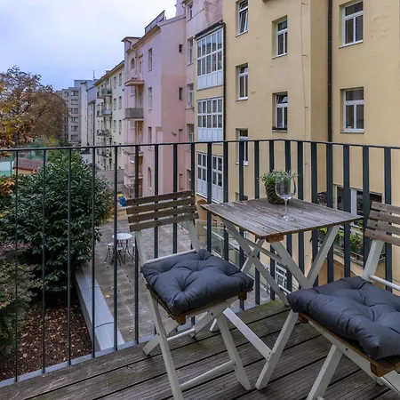 Apartment Peaceful & Cozy Living In Vysehrad With A Balcony *
