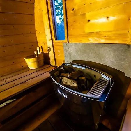 Botel Bay Houseboats 3*