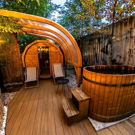 Bay Houseboats Botel 3*