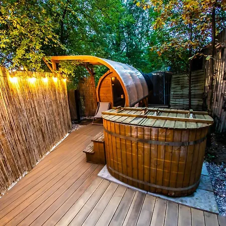 Bay Houseboats Botel 3*