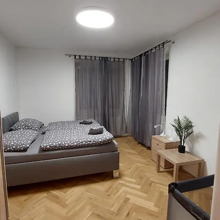 Apartment Spoon 1a