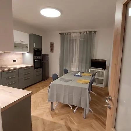 Apartment Spoon 1a *