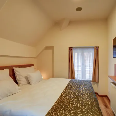 Karlova Otel
