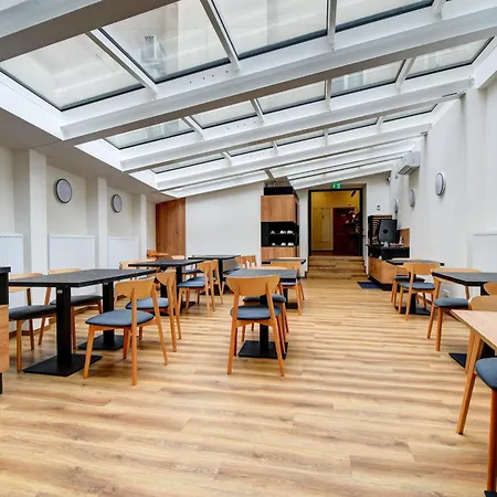 Otel Karlova 4*