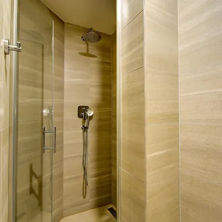 Otel Karlova 4*