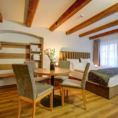 Karlova 4*
