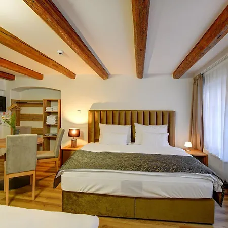 Karlova Otel