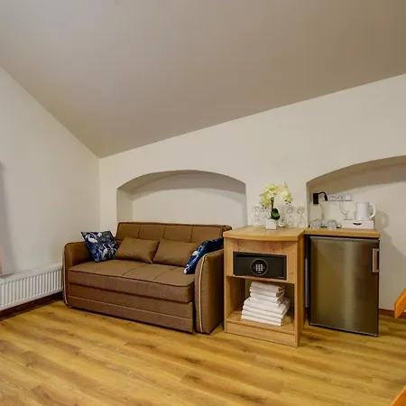 Karlova 4*